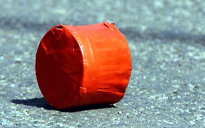 চাঁপাইনবাবগঞ্জে ট্রাকে ককটেল নিক্ষেপ